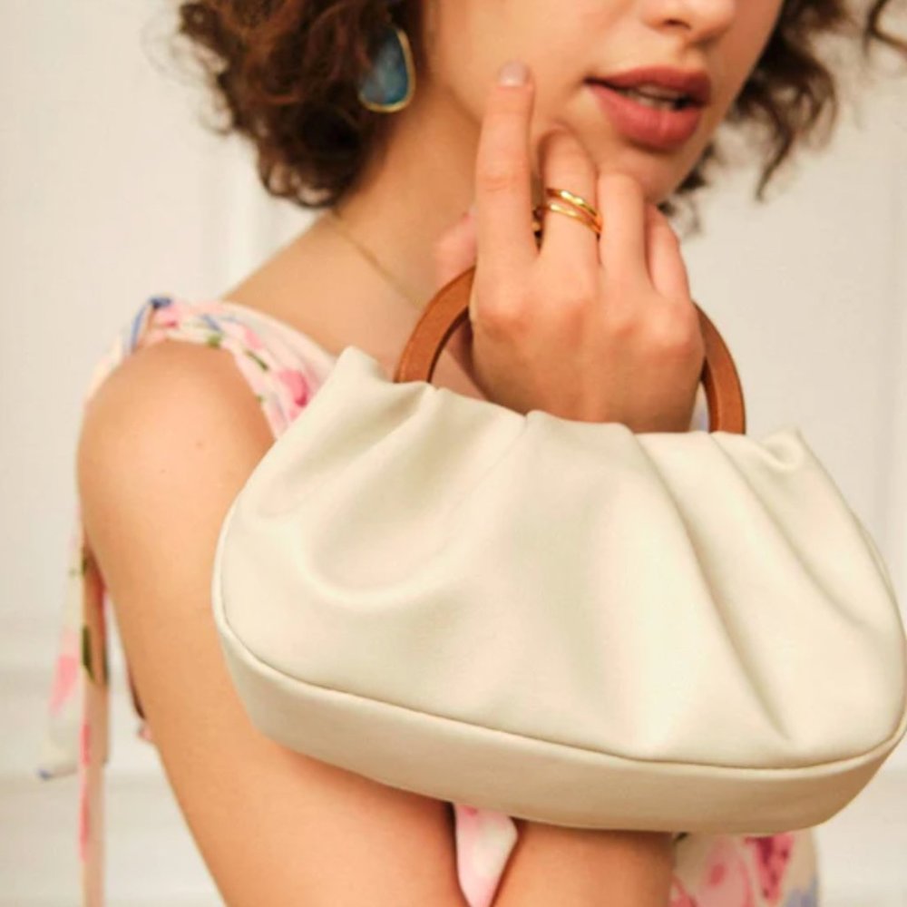 The Solid Ruched Handbag - Picture 4 of 4